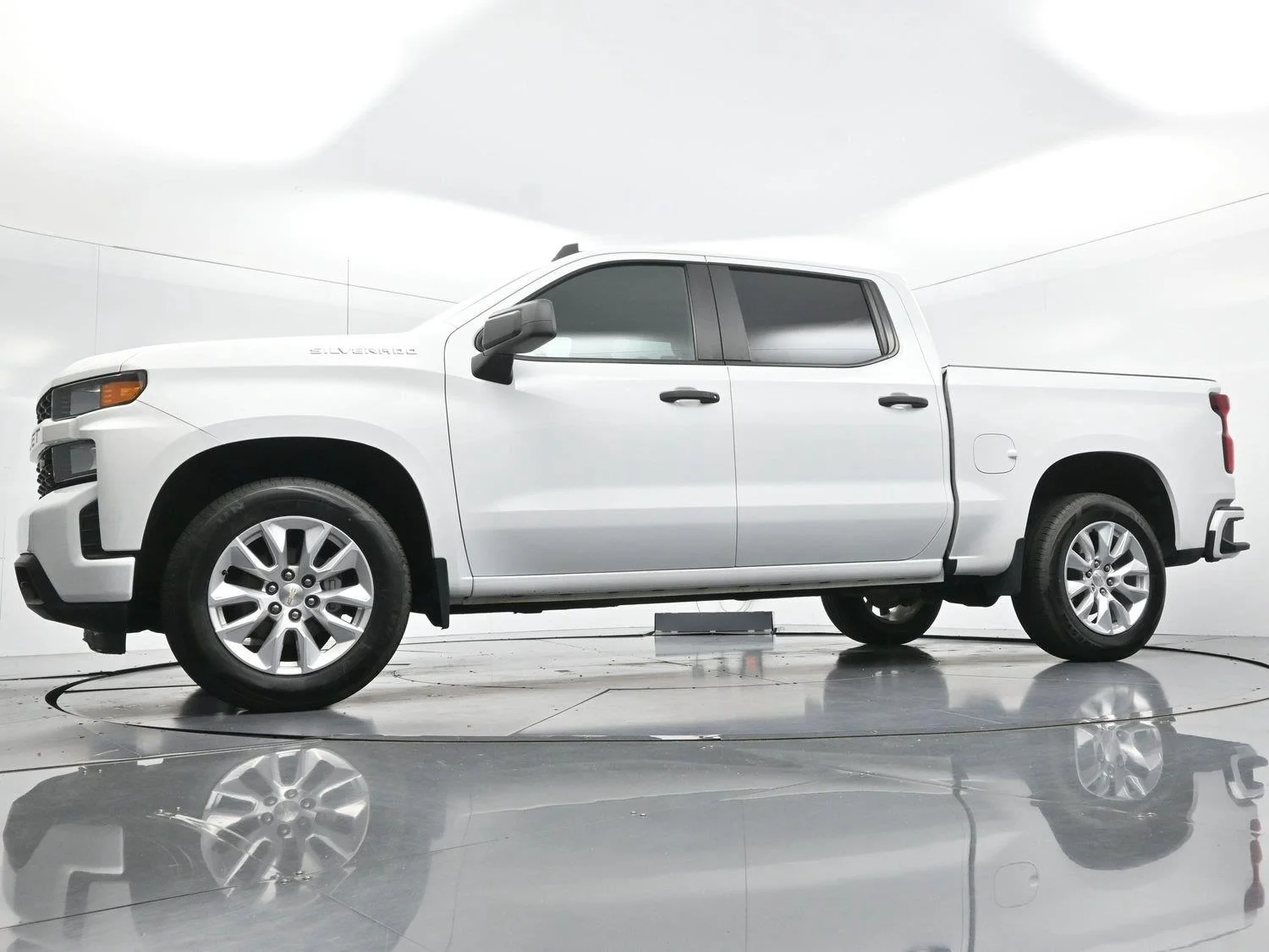 Used 2022 Summit White Chevrolet Custom image 44