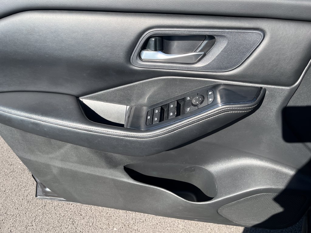 Used 2024 Gray Nissan SV image 11
