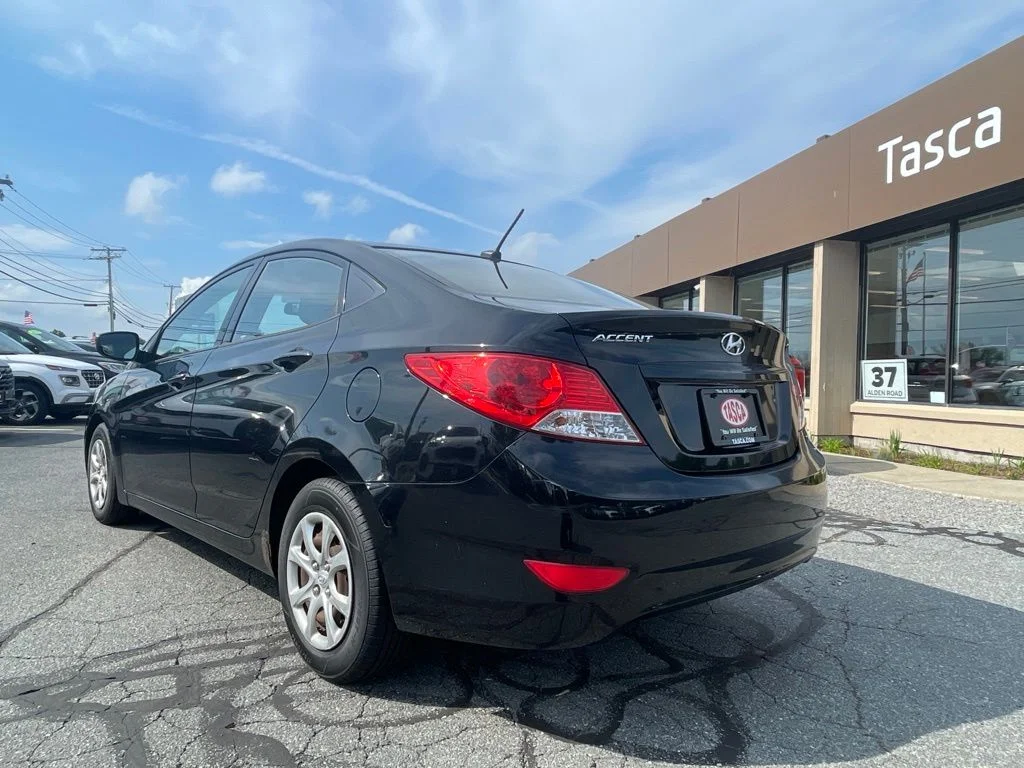 Used 2013 Black Hyundai GLS image 7