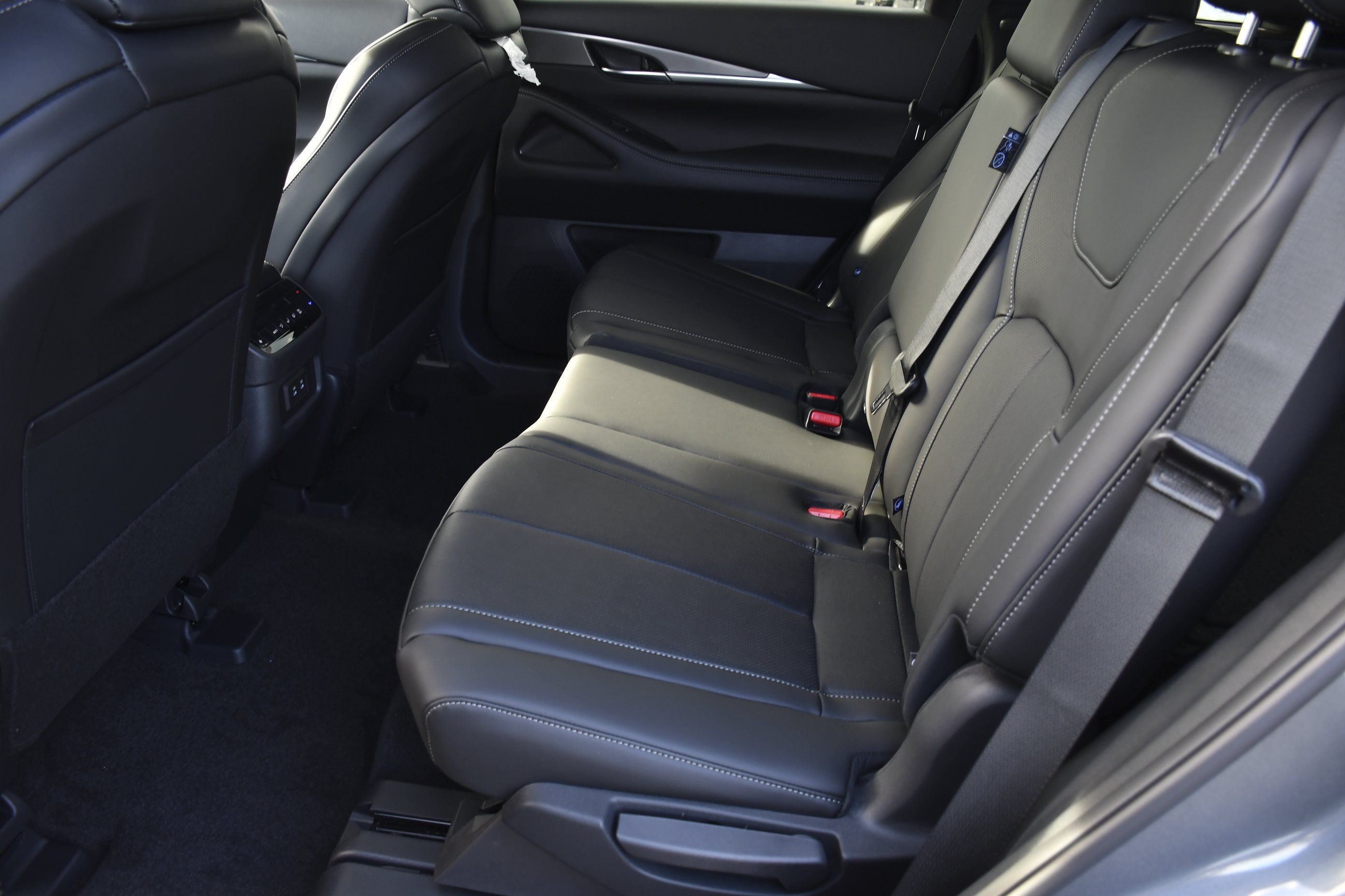 New 2027 GRAPHITE SHADOW INFINITI Luxe AWD image 27