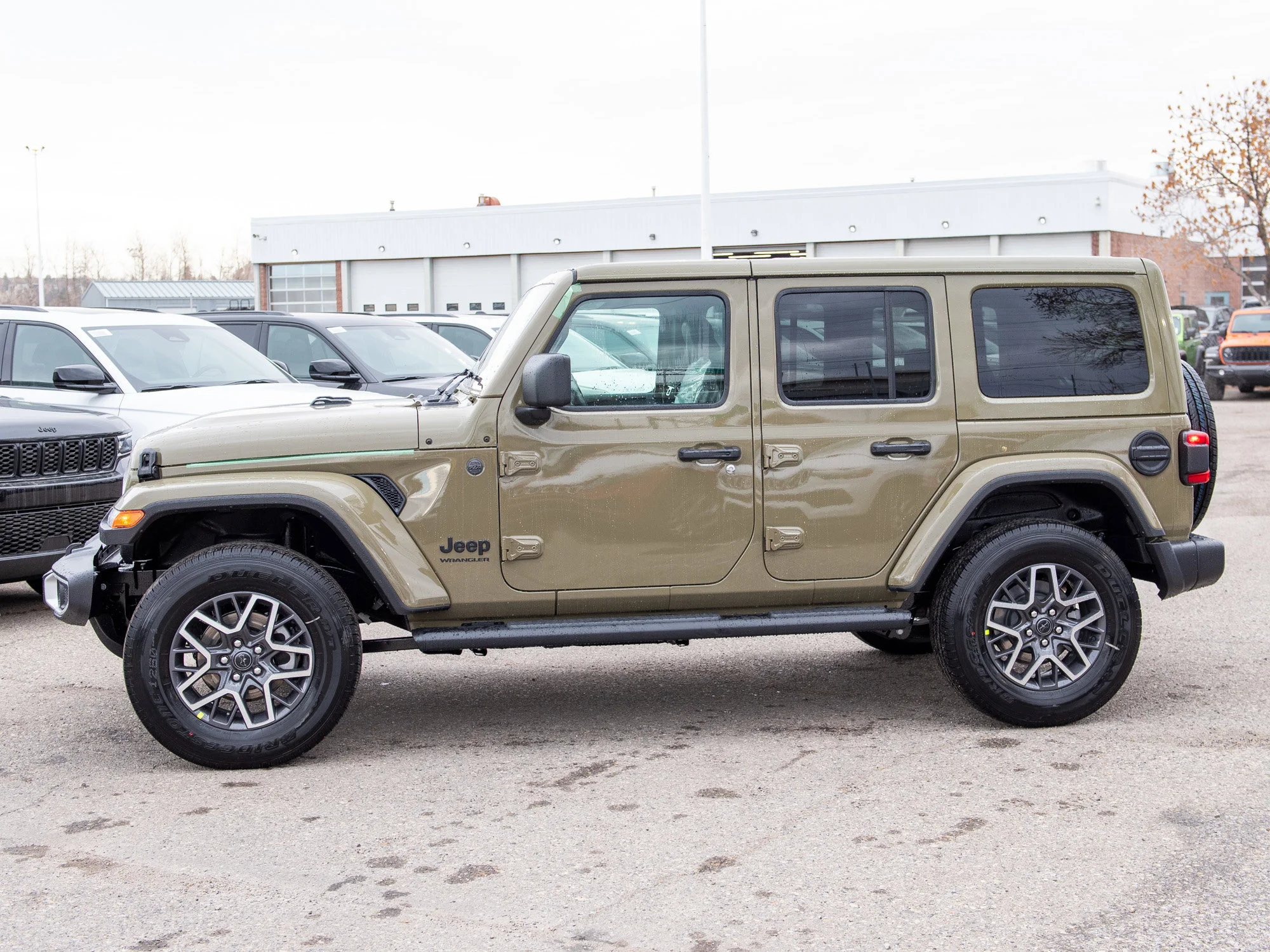 Used 2026 41 Jeep Sahara* 4 Door 4x4, McKinley Leather, Alpine Audio, Heated Seats image 4