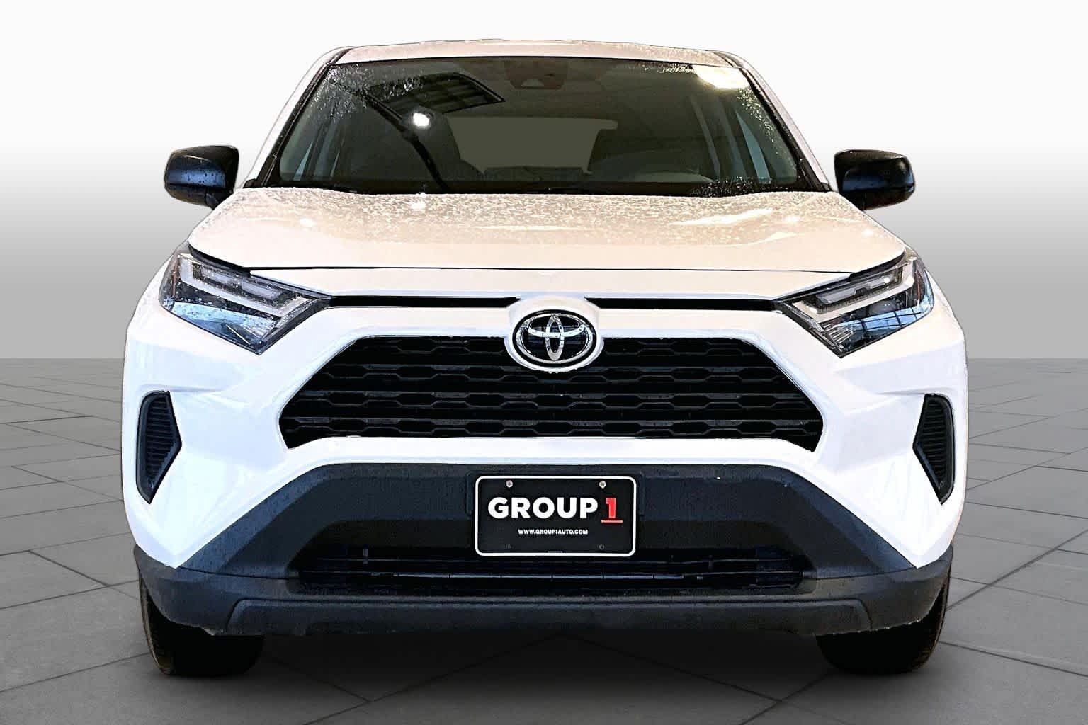 Used 2025 Ice Toyota LE image 4