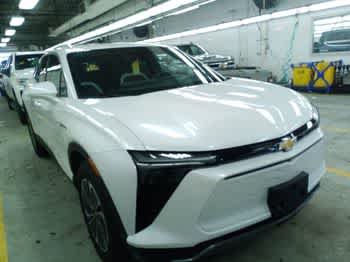 Used 2024 Iridescent Pearl Tricoat Chevrolet eAWD LT image 2