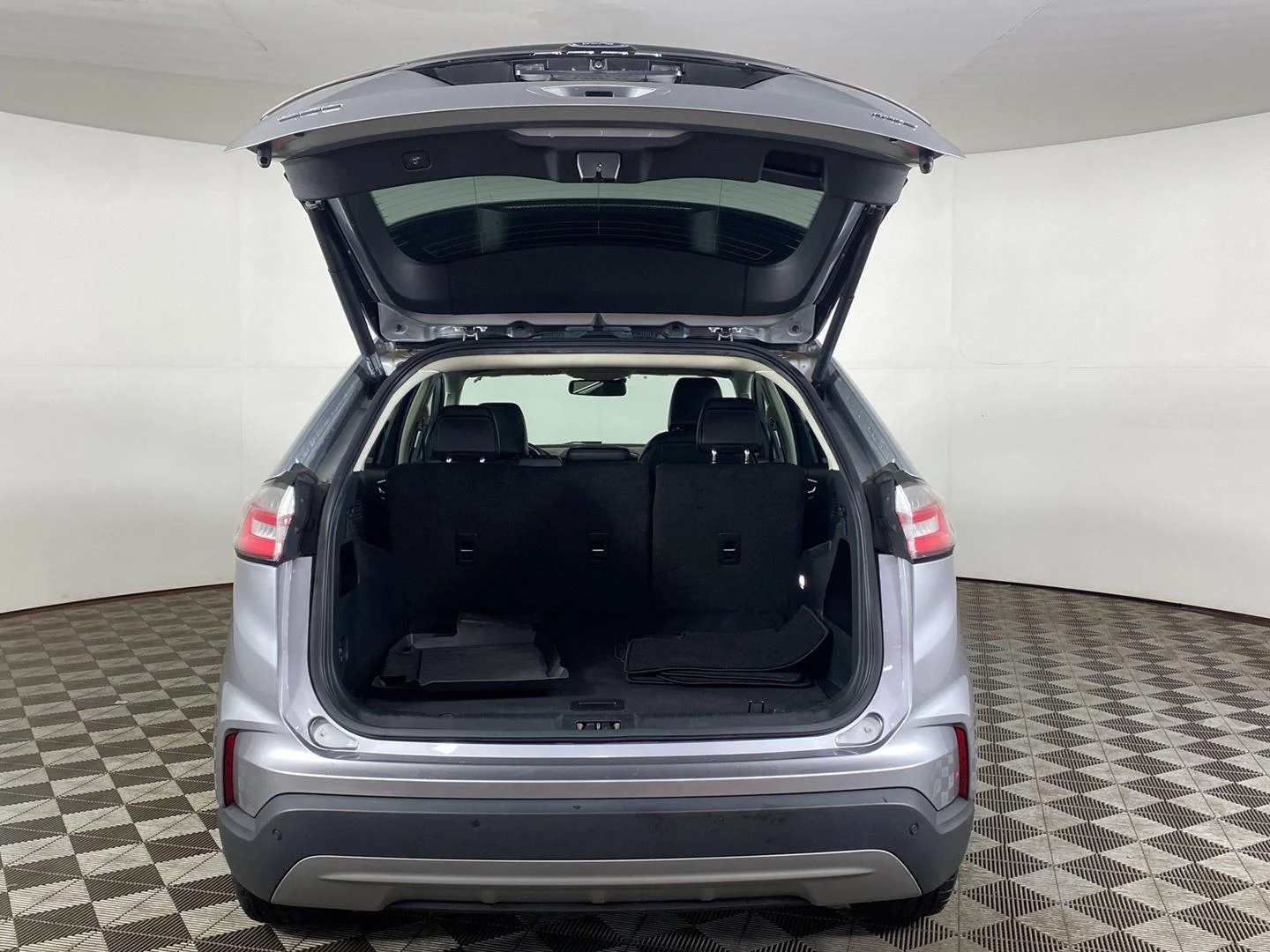 Used 2022 Iconic Silver Ford SEL image 20
