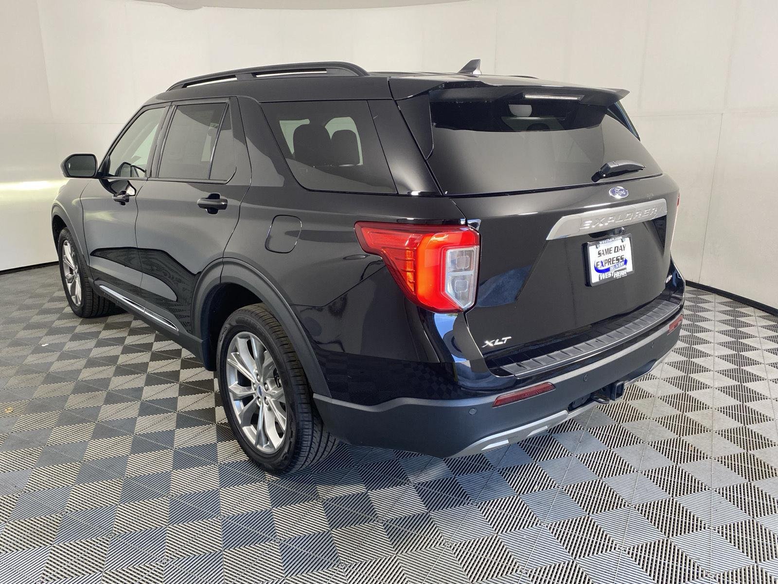 Used 2023 Agate Black Ford XLT image 5