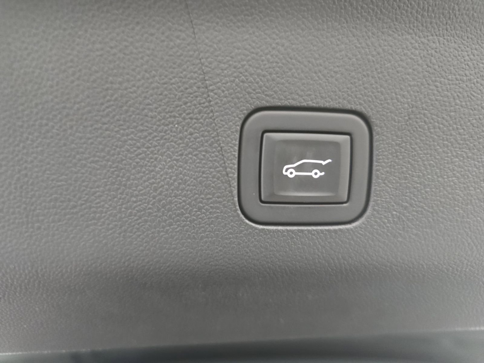 Used 2024 Silver GMC Denali image 30