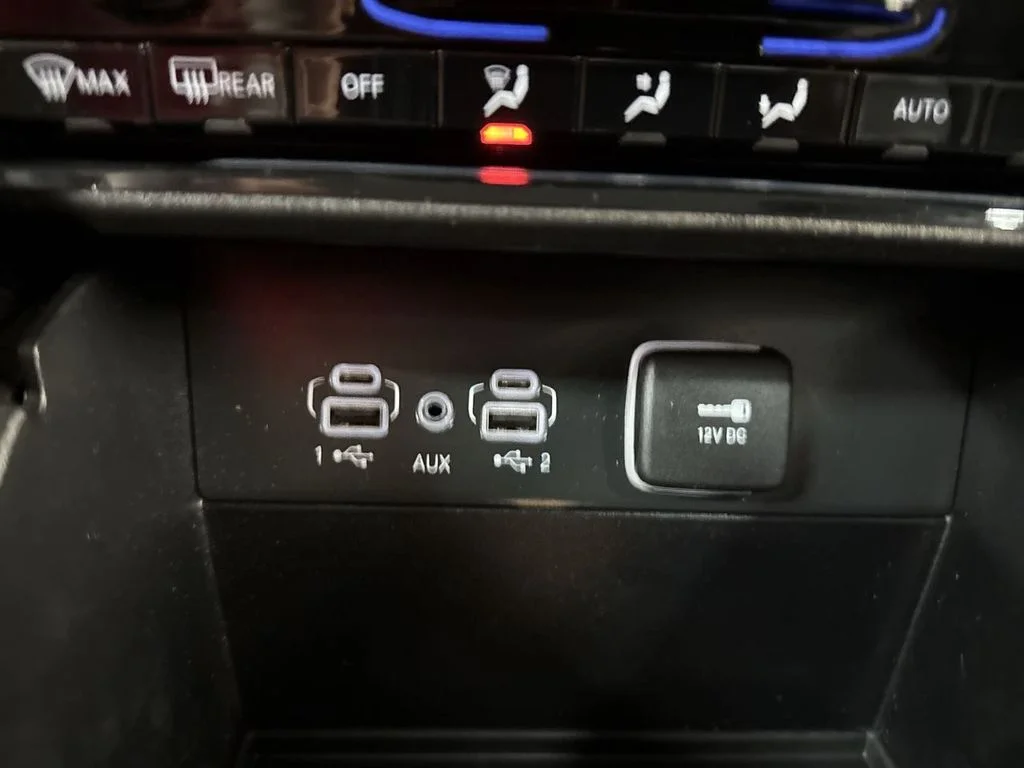 Used 2023 Velvet Jeep Limited image 35