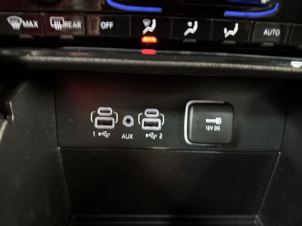 Used 2023 Velvet Jeep Limited image 35
