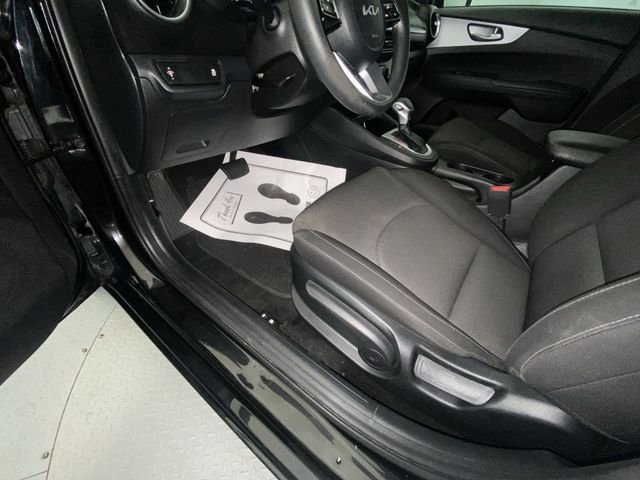 Used 2023 Black Kia LXS image 12