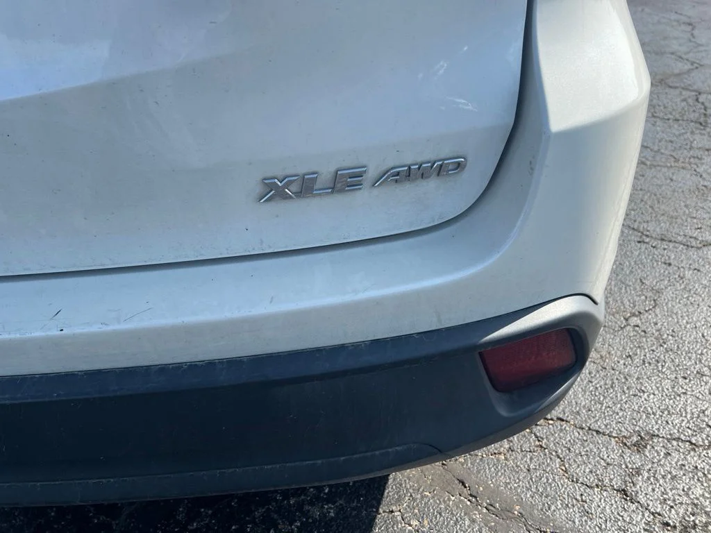 Used 2017 Blizzard Pearl Toyota XLE image 4