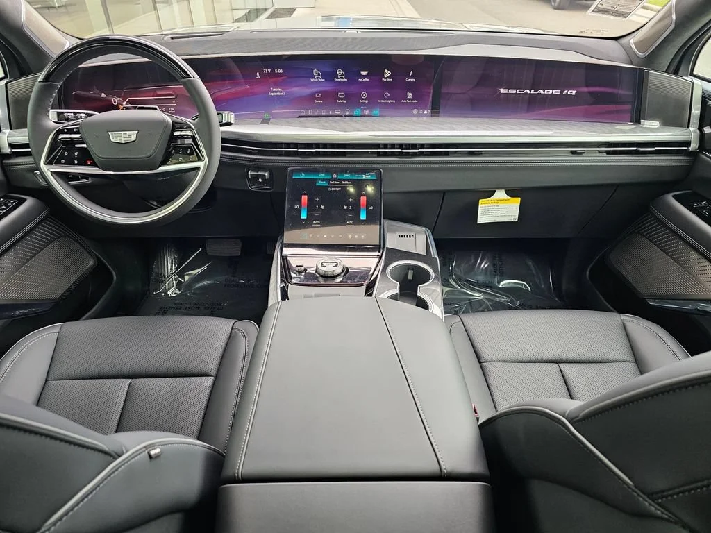New 2026 Luna Metallic Cadillac Premium Sport image 20