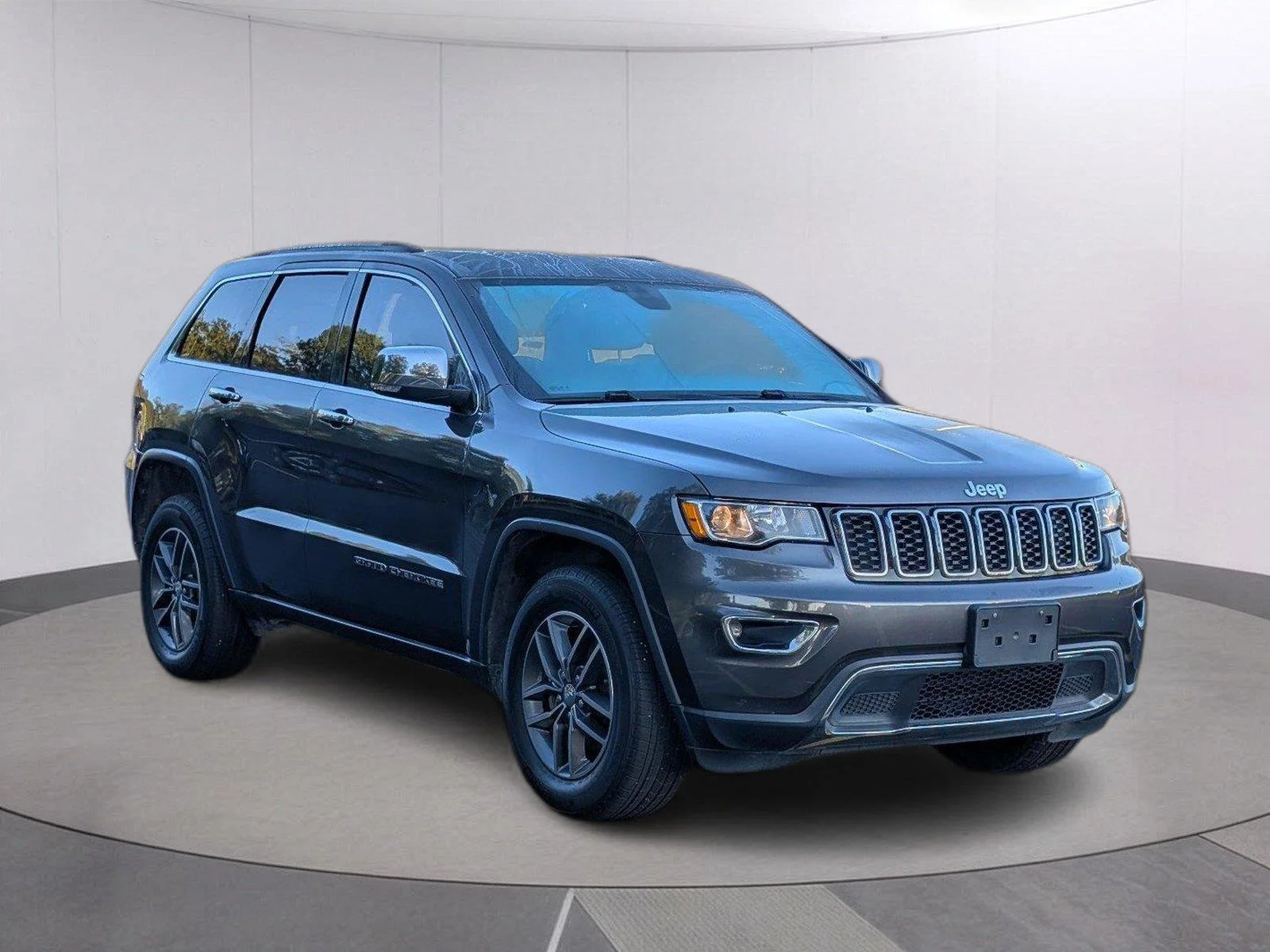 Used 2018 Granite Crystal Metallic Clearcoat Jeep Limited image 9