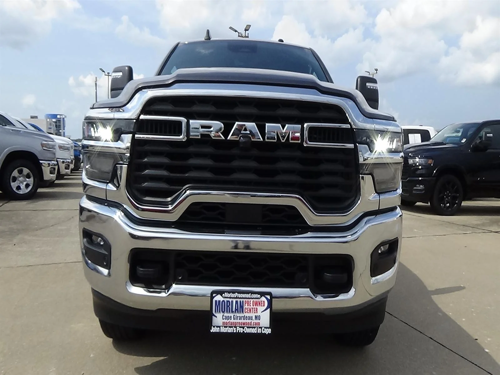 Certified Used 2025 Granite Crystal Metallic Clear Coat (pau) RAM Big Horn image 3