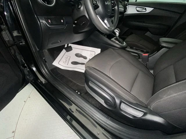 Used 2023 Black Kia LXS image 12