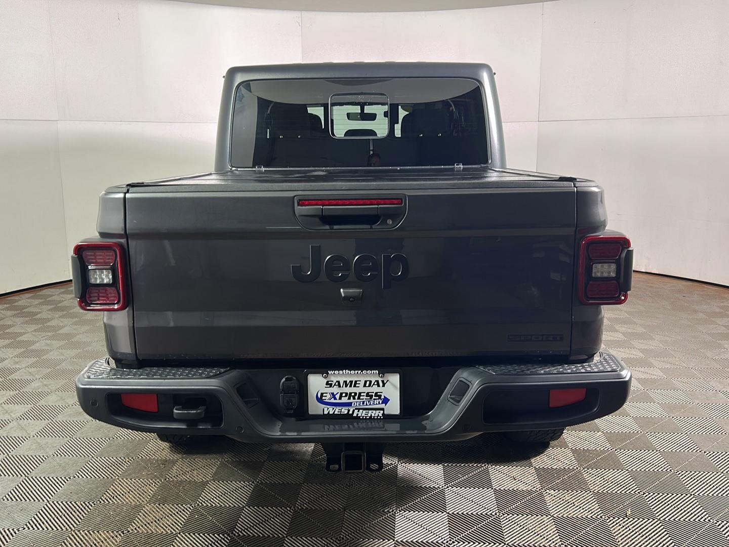 Used 2021 Granite Crystal Metallic Clearcoat Jeep Sport S image 8