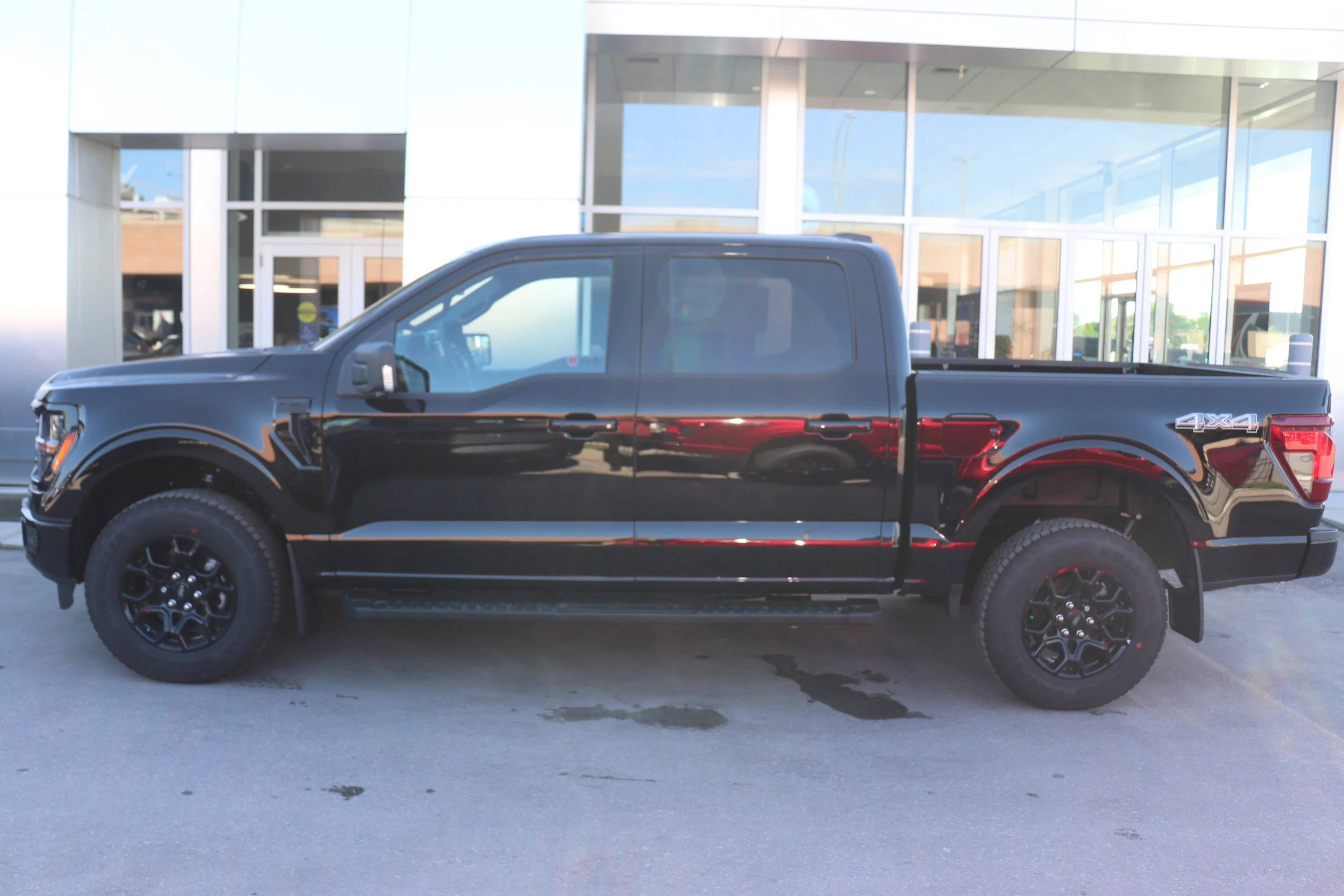 New 2026 AGATE BLACK METALLIC Ford XLT image 3