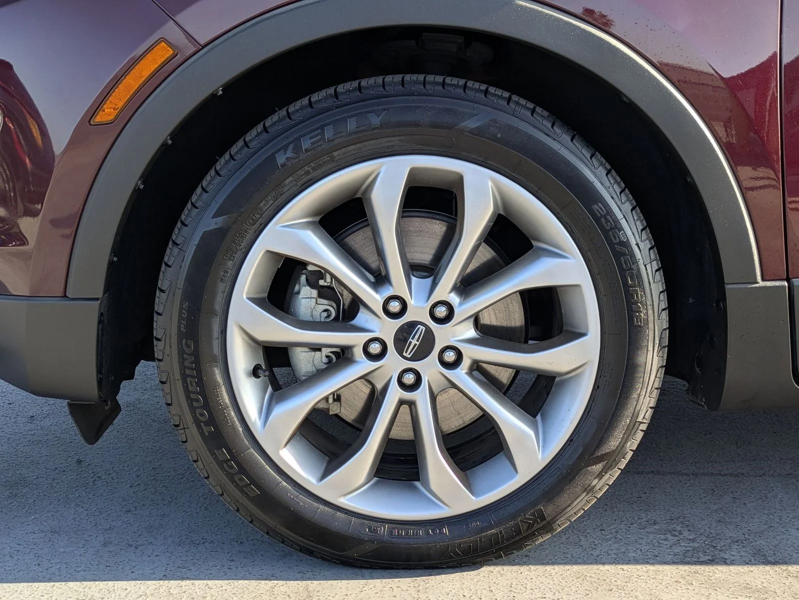 Used 2017 Red Lincoln Select image 26