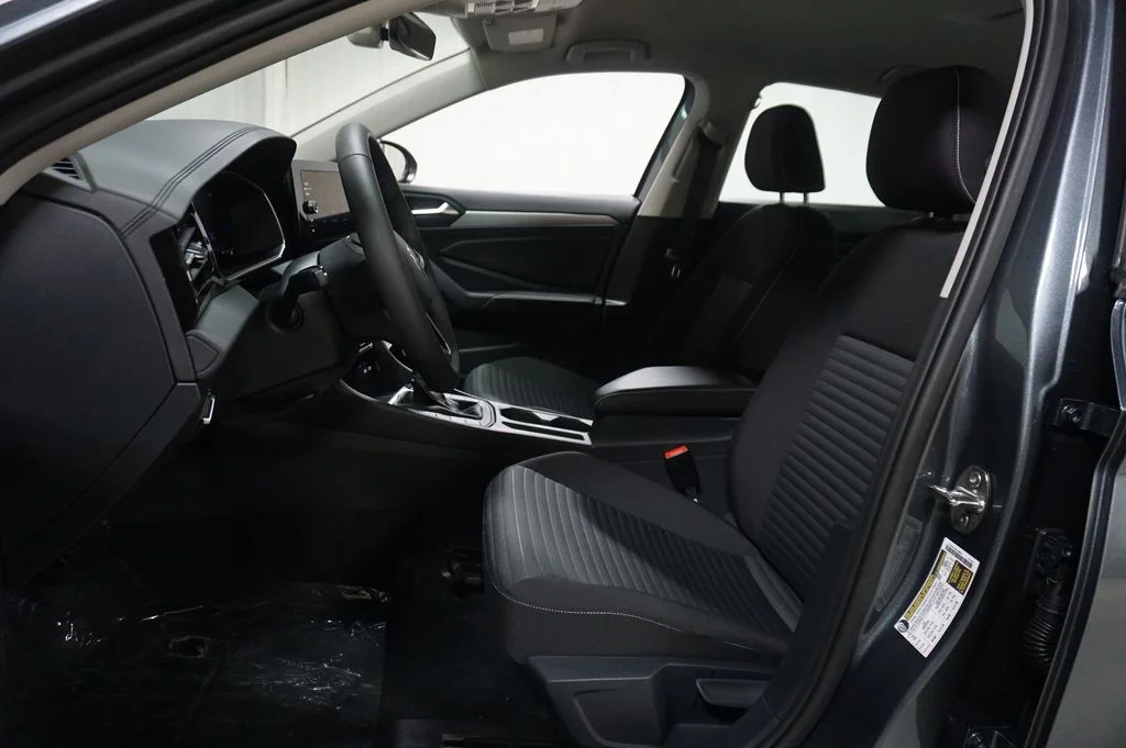 New 2026 Platinum Gray Volkswagen 1.5T S image 10