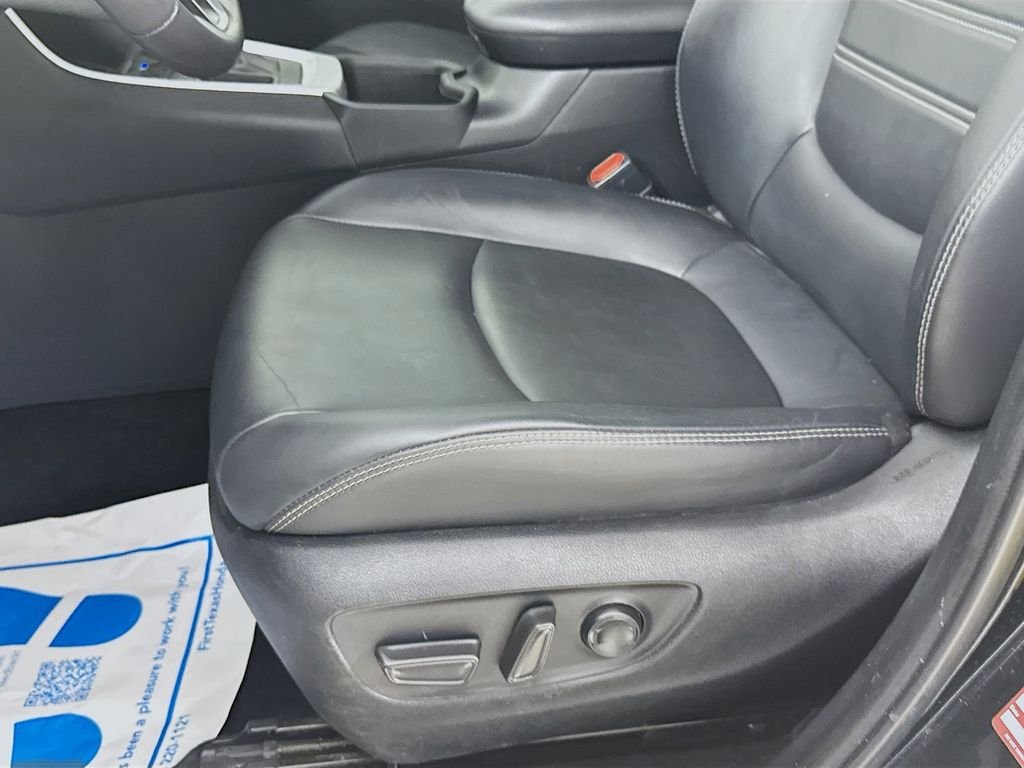 Used 2022 Midnight Black Metallic Toyota XLE Premium image 23