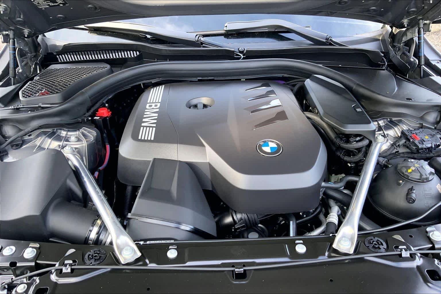 New 2027 Oxide Grey Metallic BMW 530i xDrive image 16