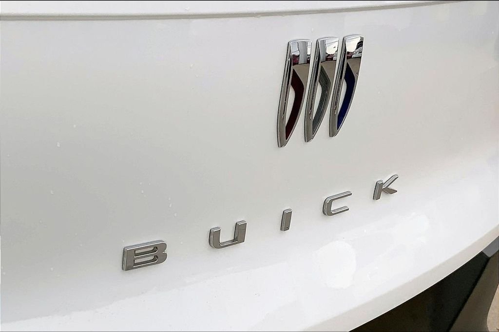 Used 2024 Summit White Buick Preferred image 8