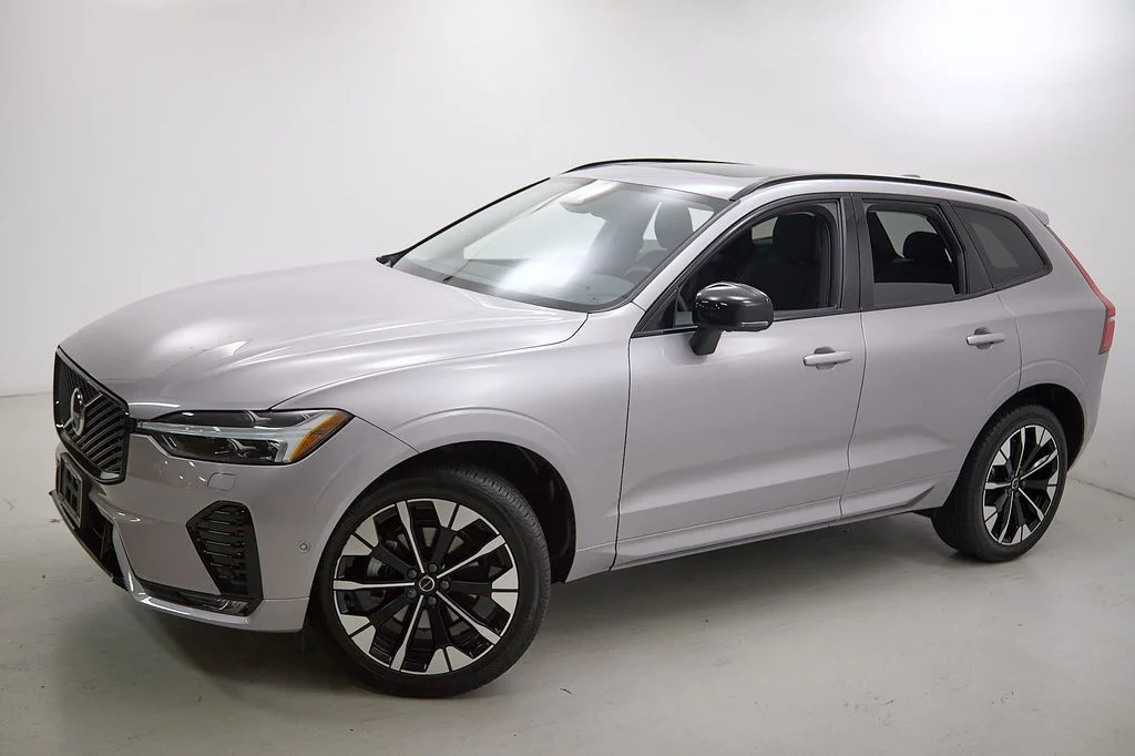 New 2026 Aurora Silver Volvo Plus image 3