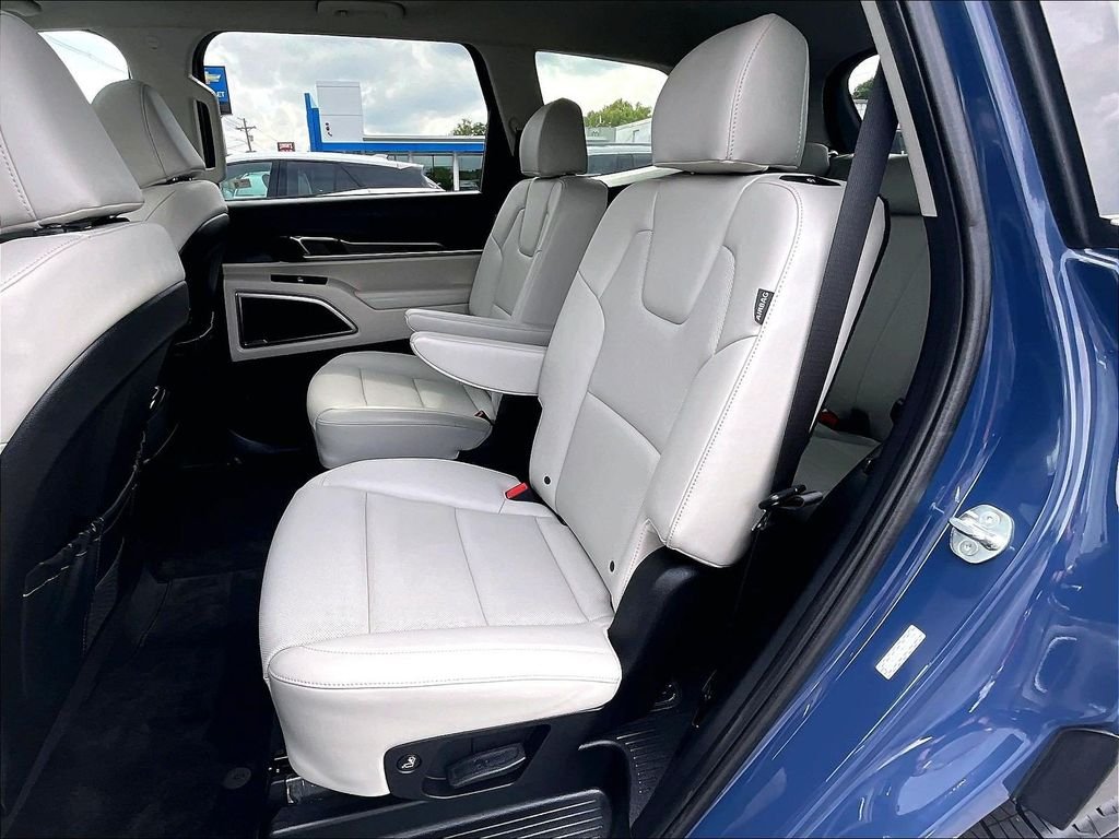 Used 2024 Black Kia S image 14