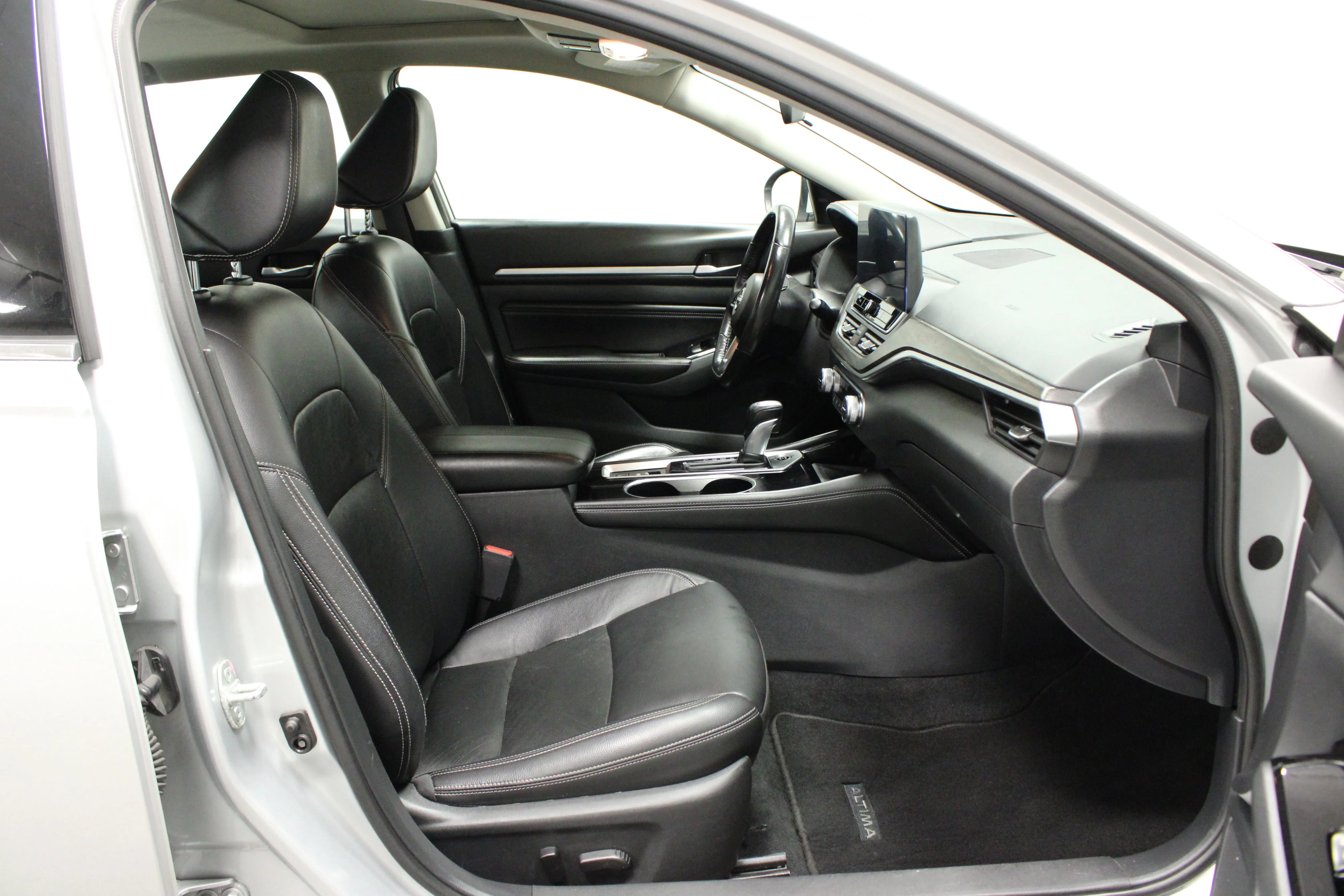 Used 2023 Brilliant Silver Metallic Nissan 2.5 SL image 14
