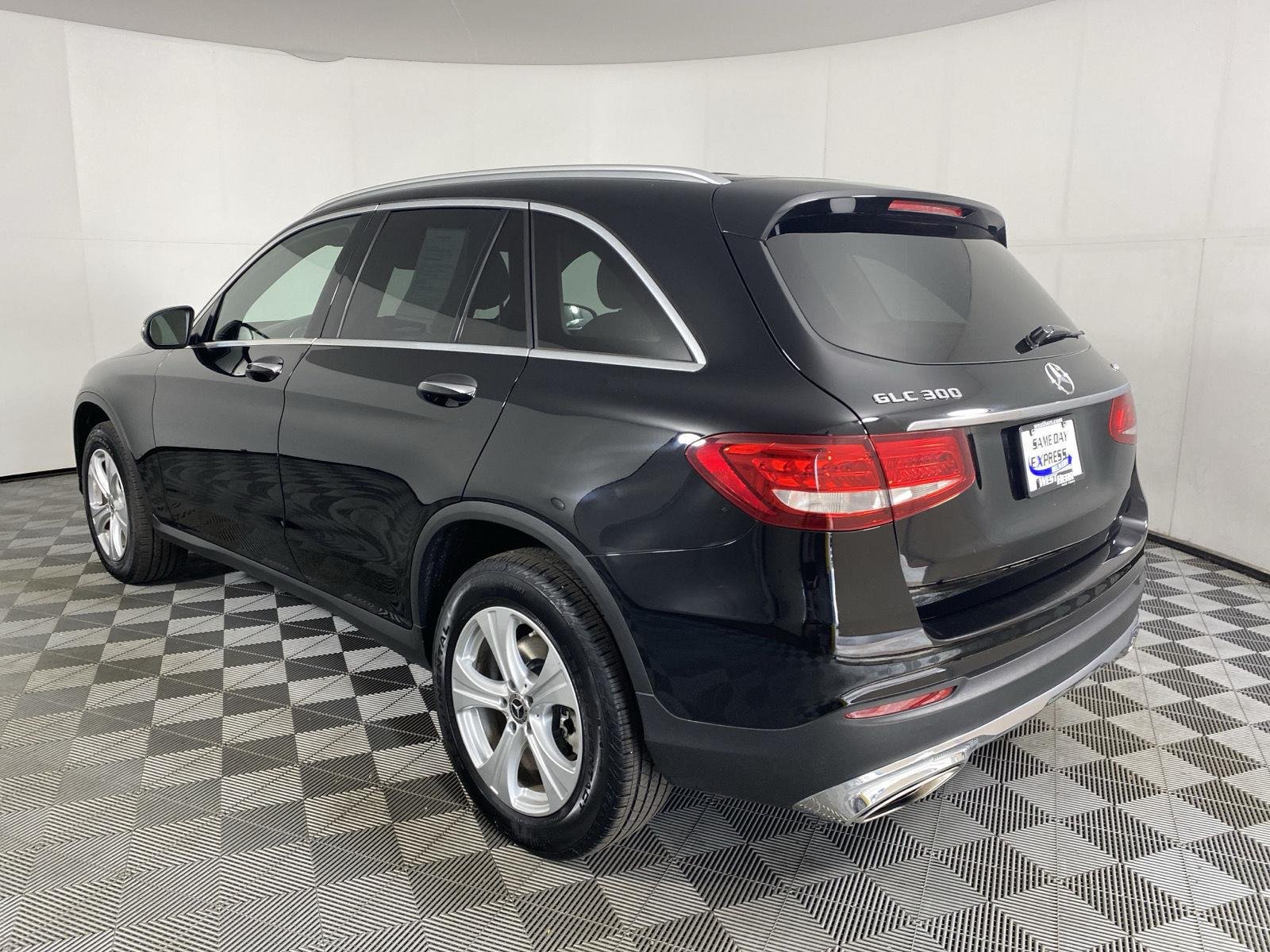Used 2018 Obsidian Black Metallic Mercedes-Benz GLC 300 image 12