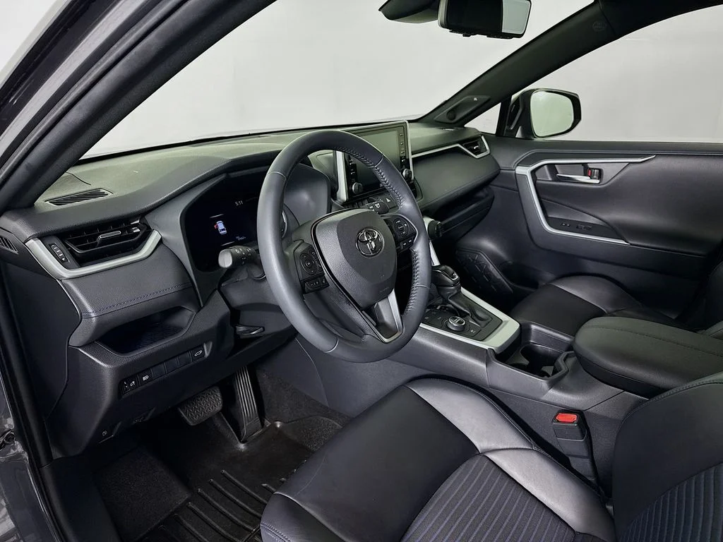 Used 2019 Magnetic Gray Metallic Toyota XSE image 4