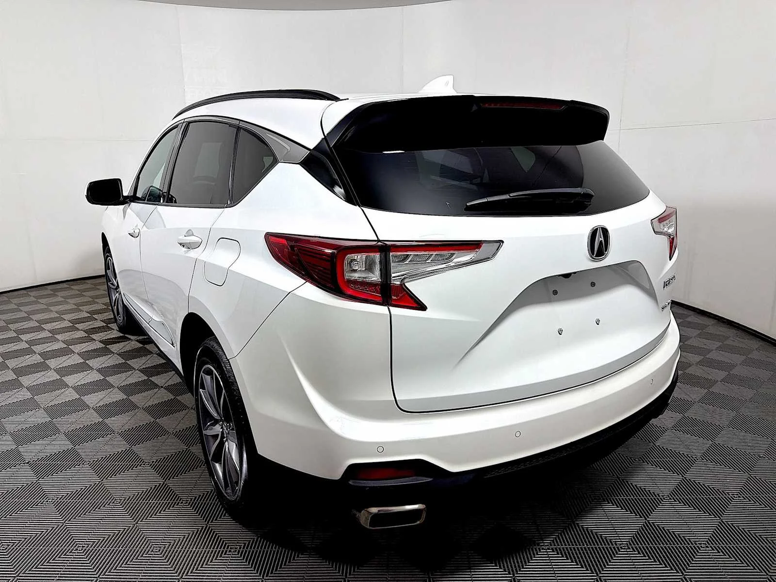 Used 2023 Platinum White Pearl Acura w/Technology Package image 5