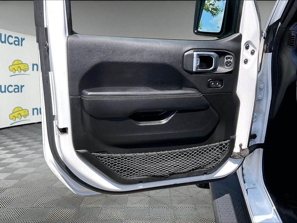 Used 2022 White Jeep Overland image 9