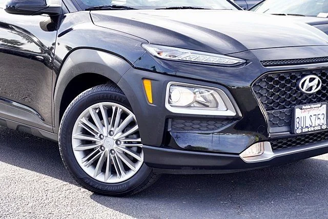 Used 2021 Black Hyundai SEL Plus image 3