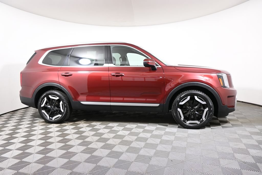 Used 2024 Red Kia S image 8