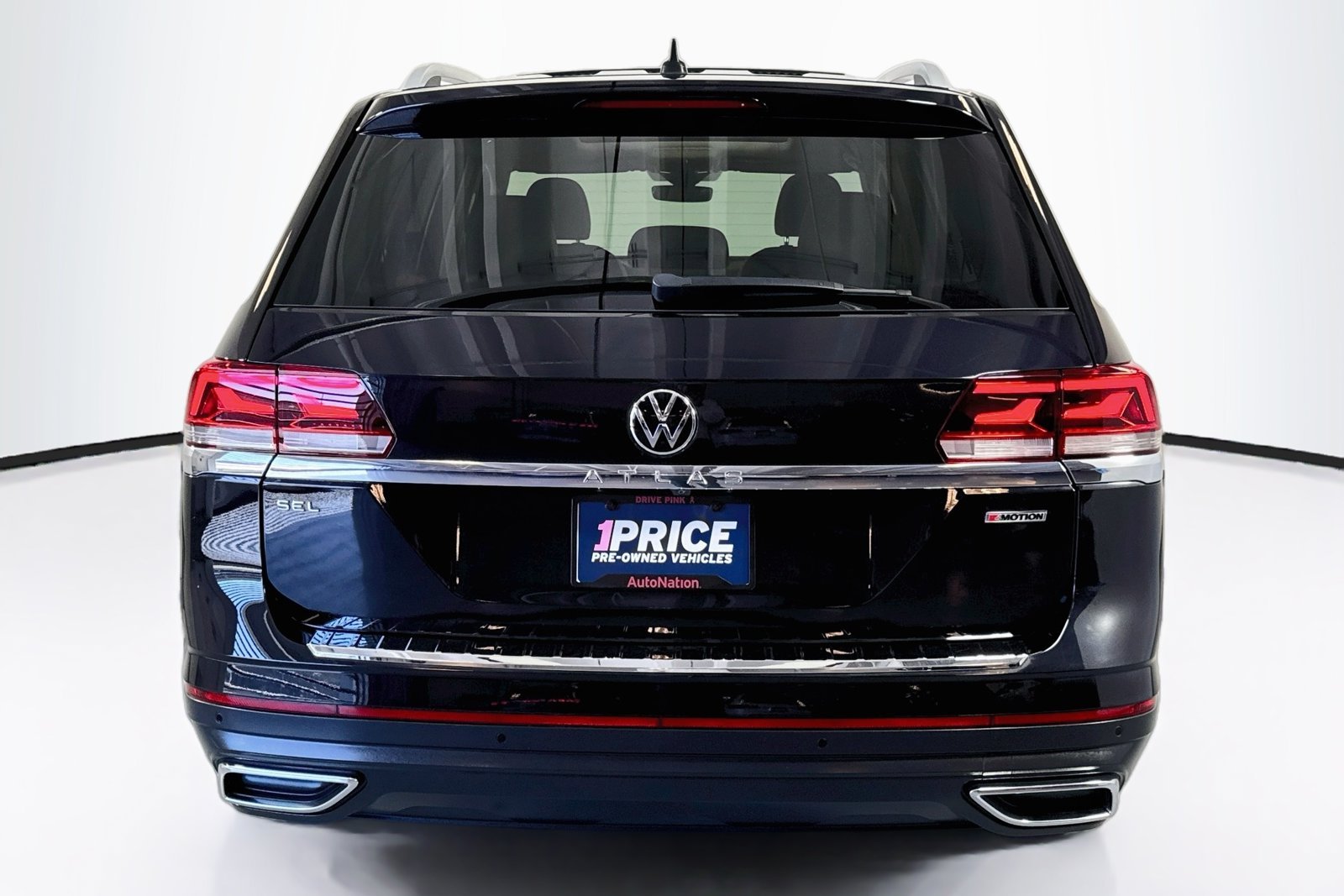 Used 2021 Deep Black Pearl Volkswagen 2.0T SEL Premium image 6