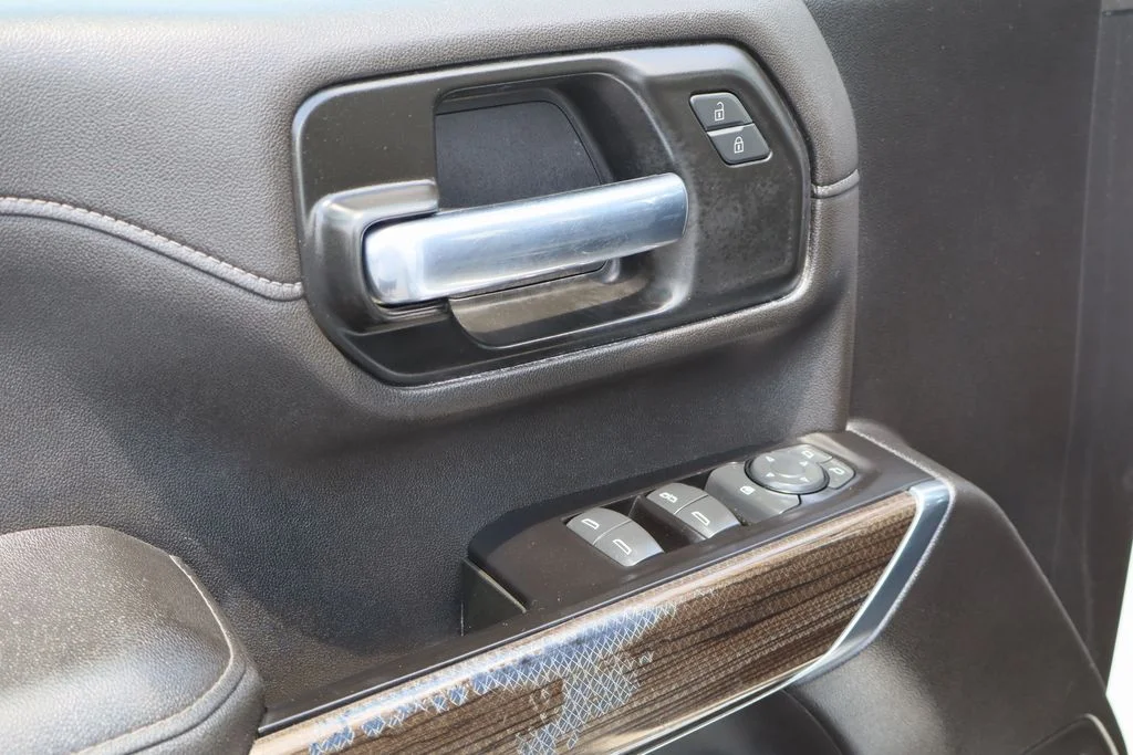 Used 2022 White Chevrolet LT image 20