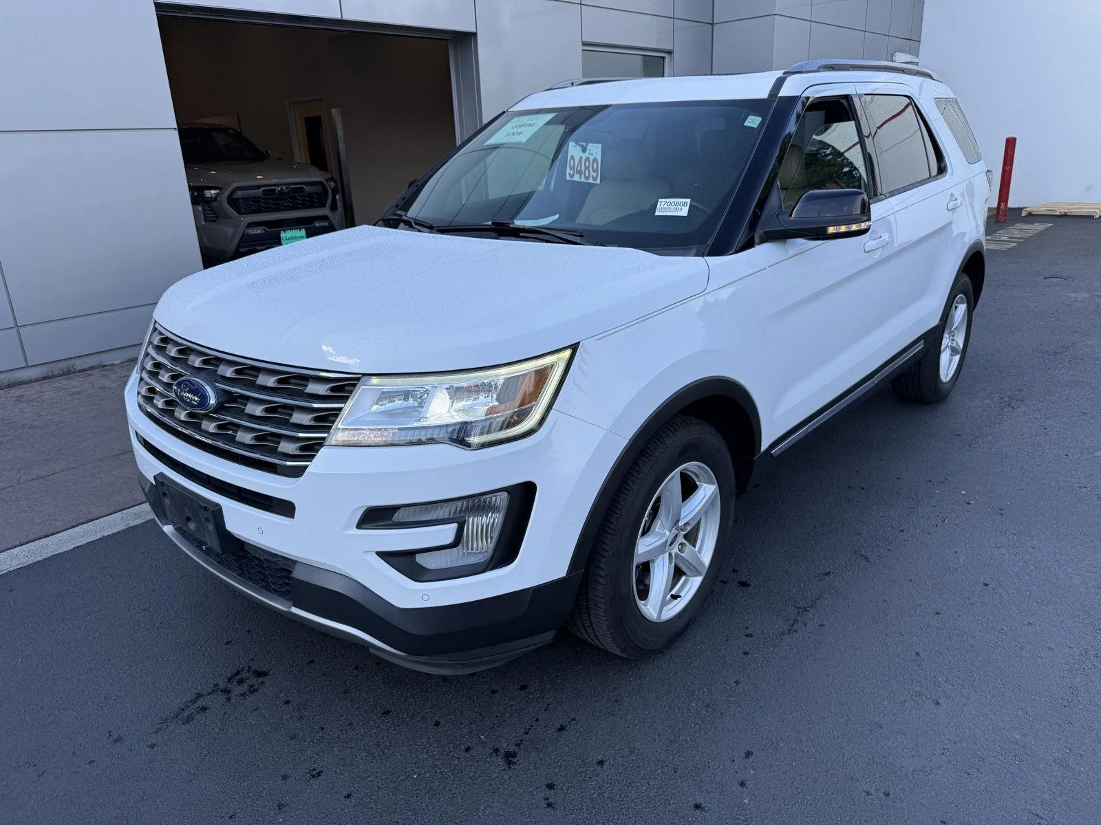 Used 2017 Oxford White Ford XLT image 1