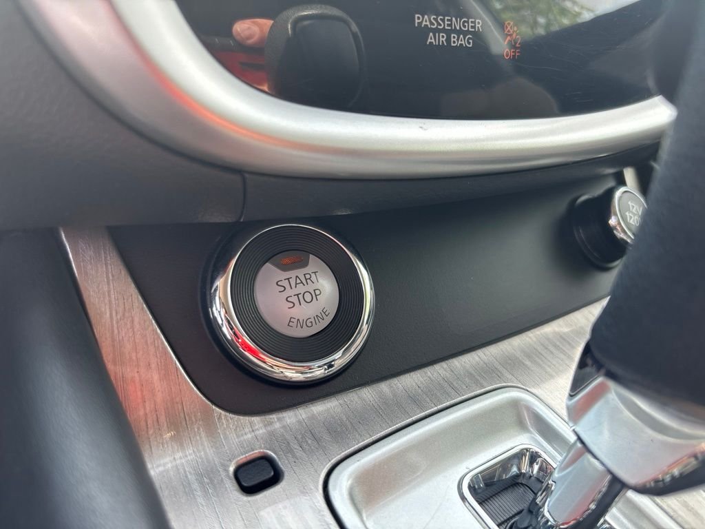 Used 2015 Red Nissan SV image 27