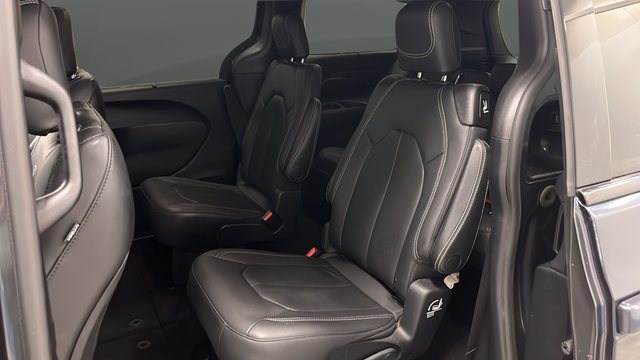 Used 2020 Maximum Steel Metallic Clearcoat Chrysler Touring L image 23