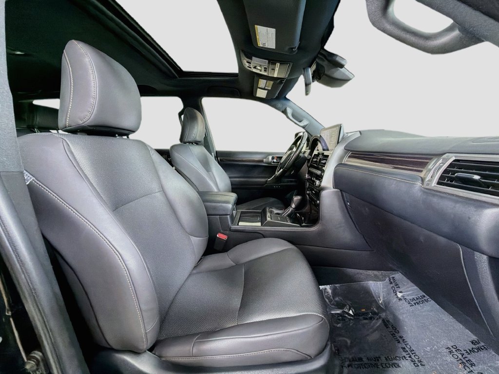 Used 2023 Black Lexus 460 image 29