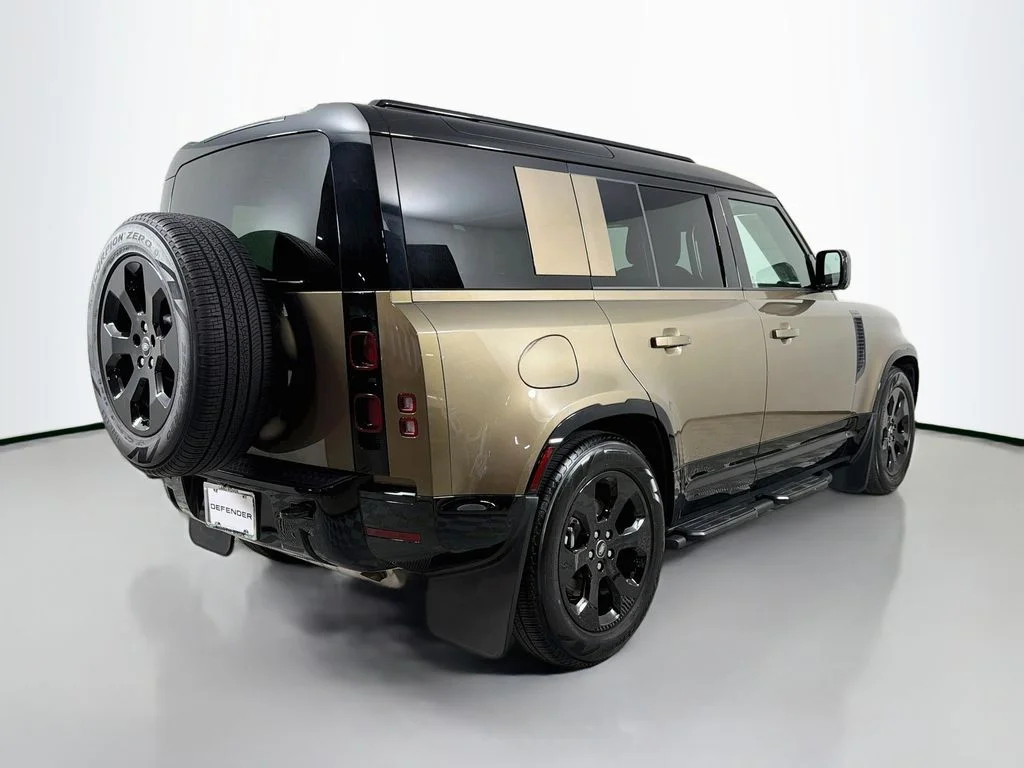 Certified Used 2025 Gray Land Rover X-Dynamic SE image 5