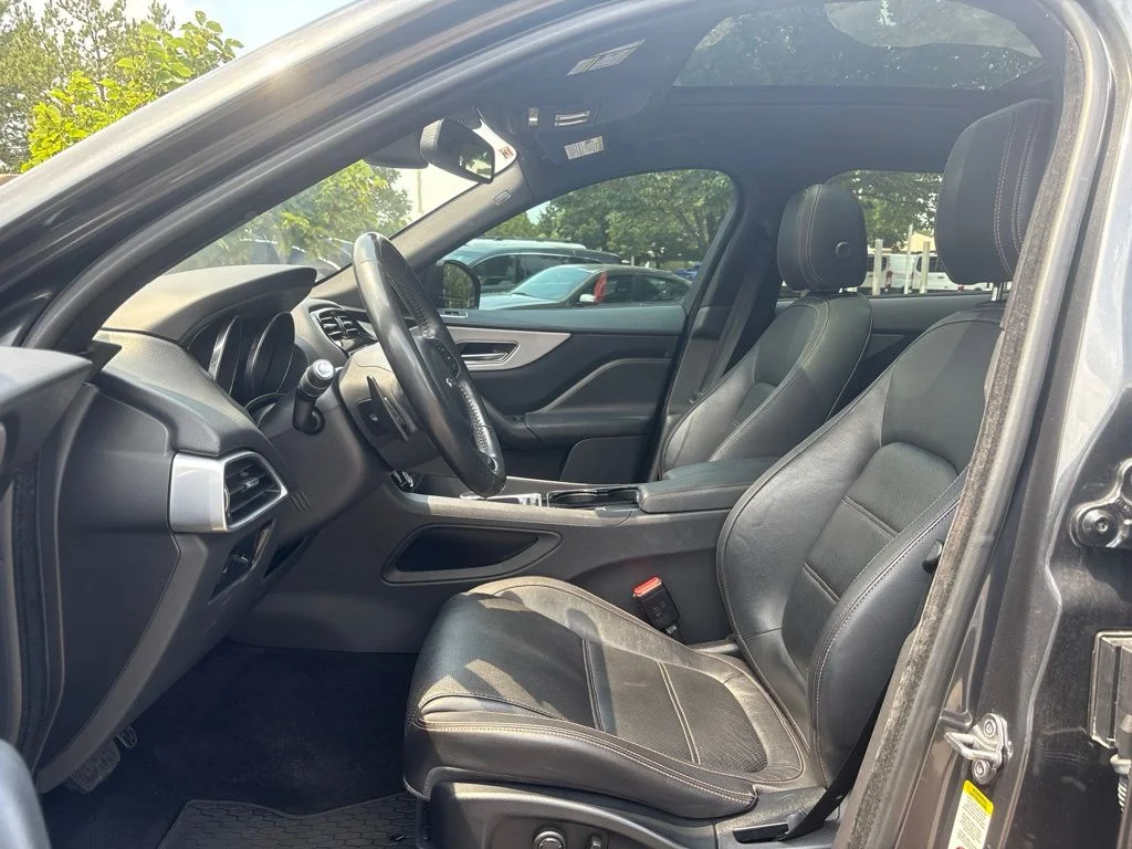 Used 2017  Jaguar 35t Prestige image 12