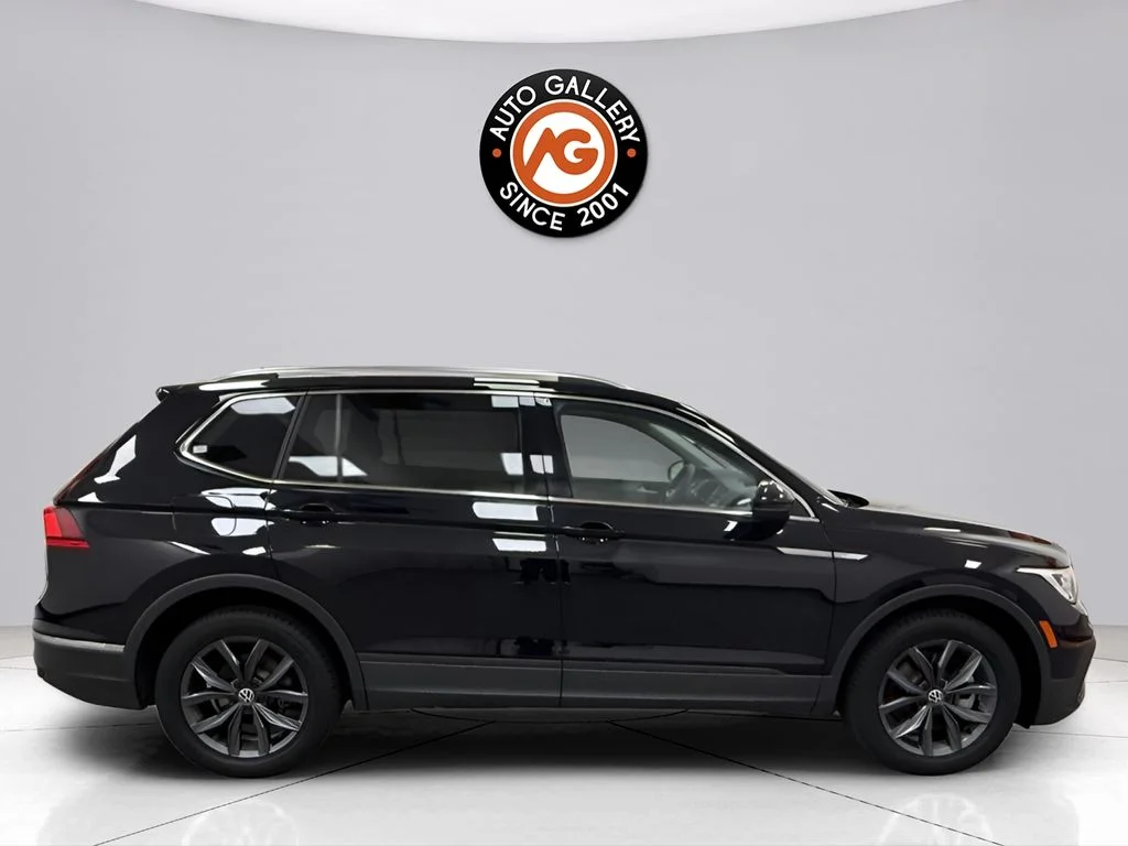 Used 2022 Black Volkswagen 2.0T SE image 2
