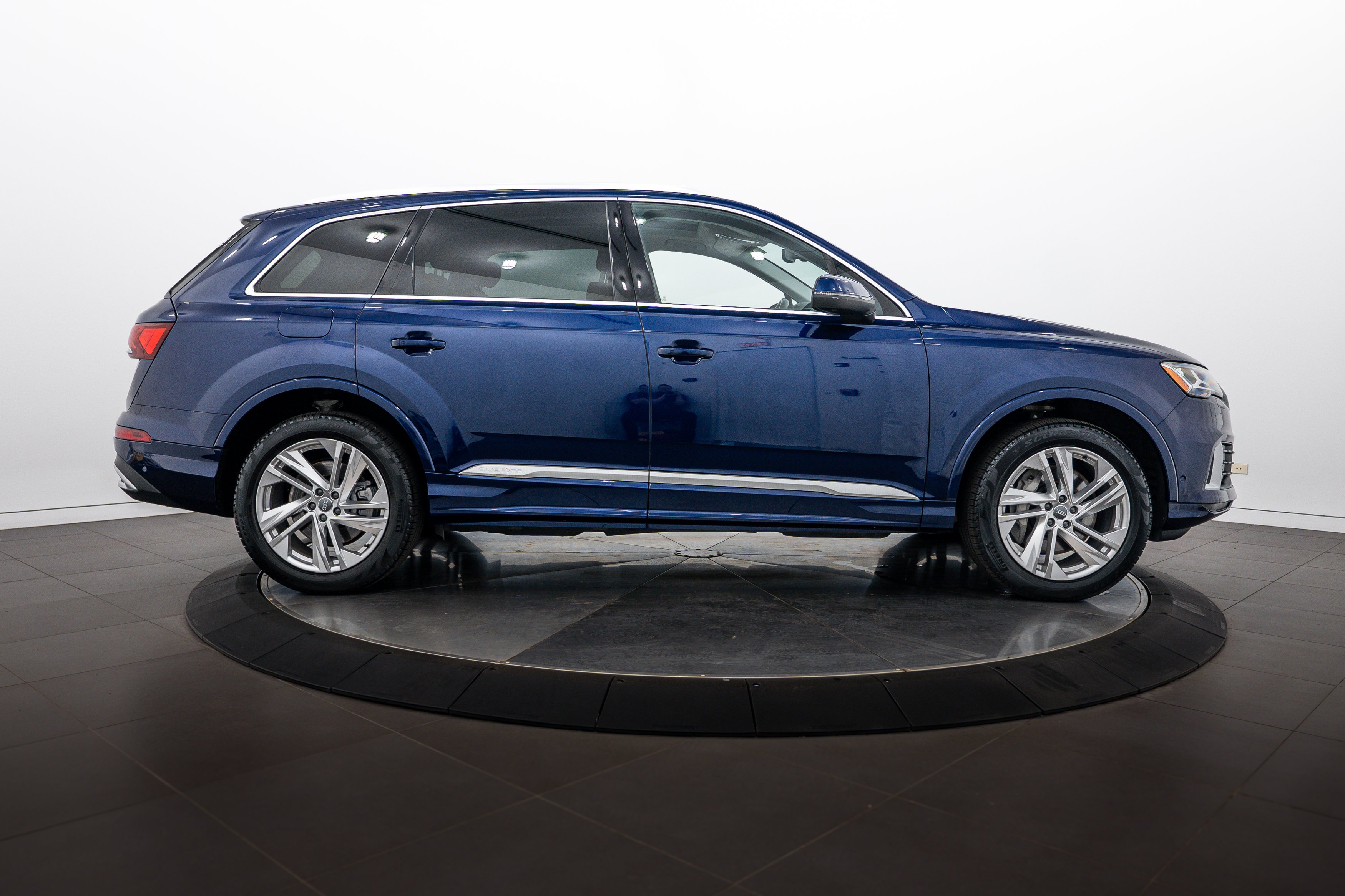 Used 2021 Navarra Blue Metallic Audi Premium image 3