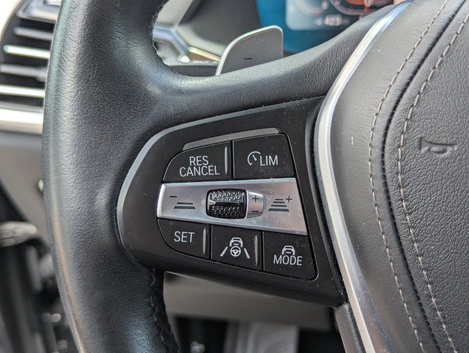 Used 2020 Arctic Grey Metallic BMW sDrive40i image 31