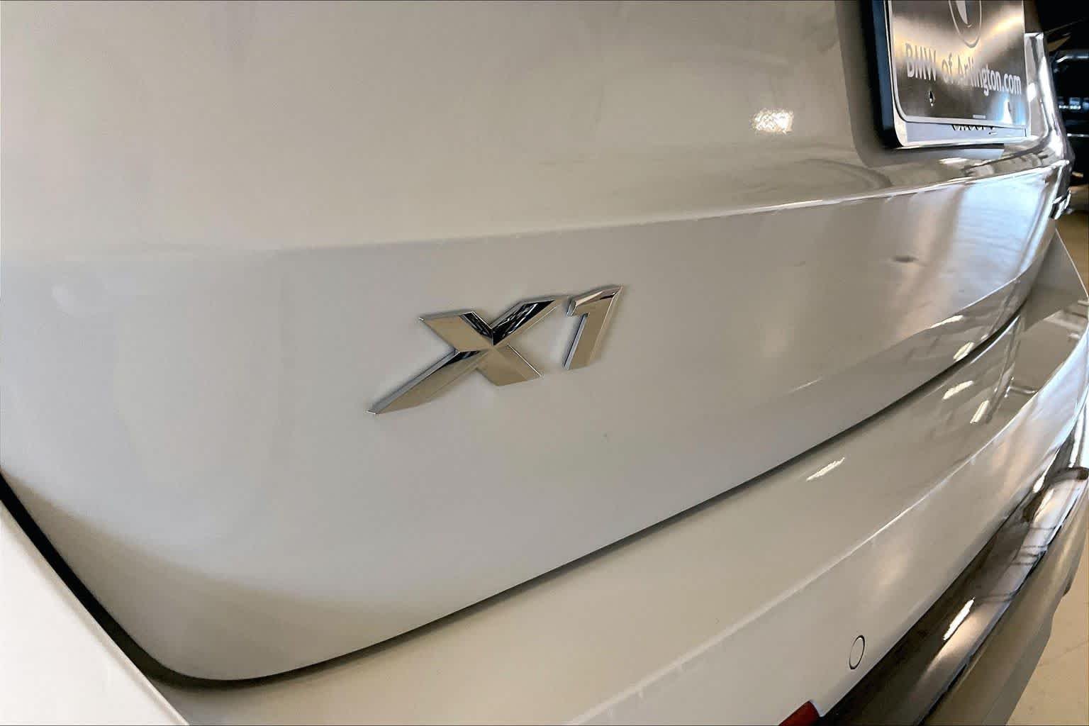 New 2026 Mineral White Metallic BMW xDrive28i image 15