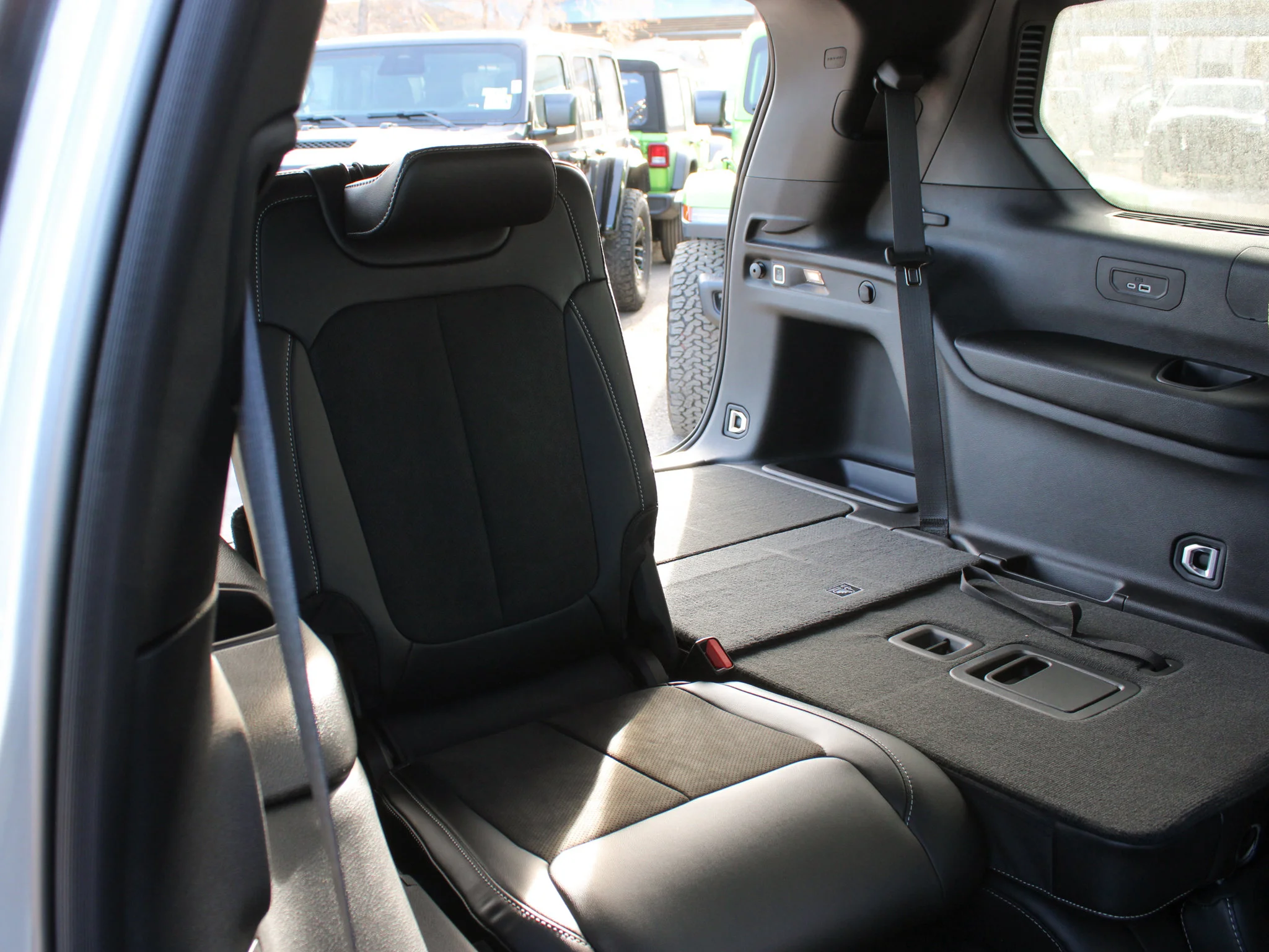 New 2025 Silver Jeep Altitude* 4x4, Sunroof, Trailer Tow Package, Heated Leather image 11