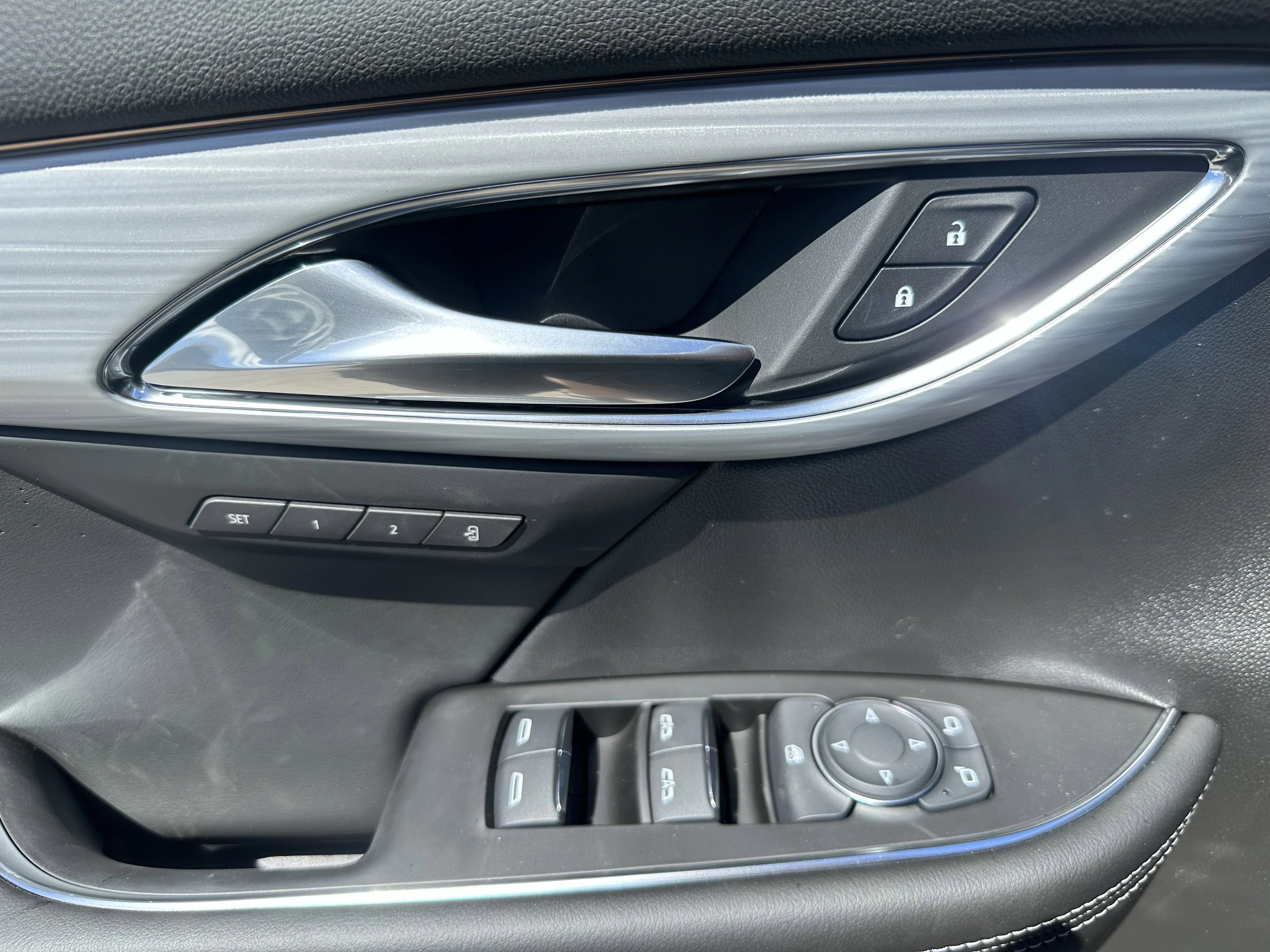 New 2026 Iridescent White Tricoat Buick Avenir image 9