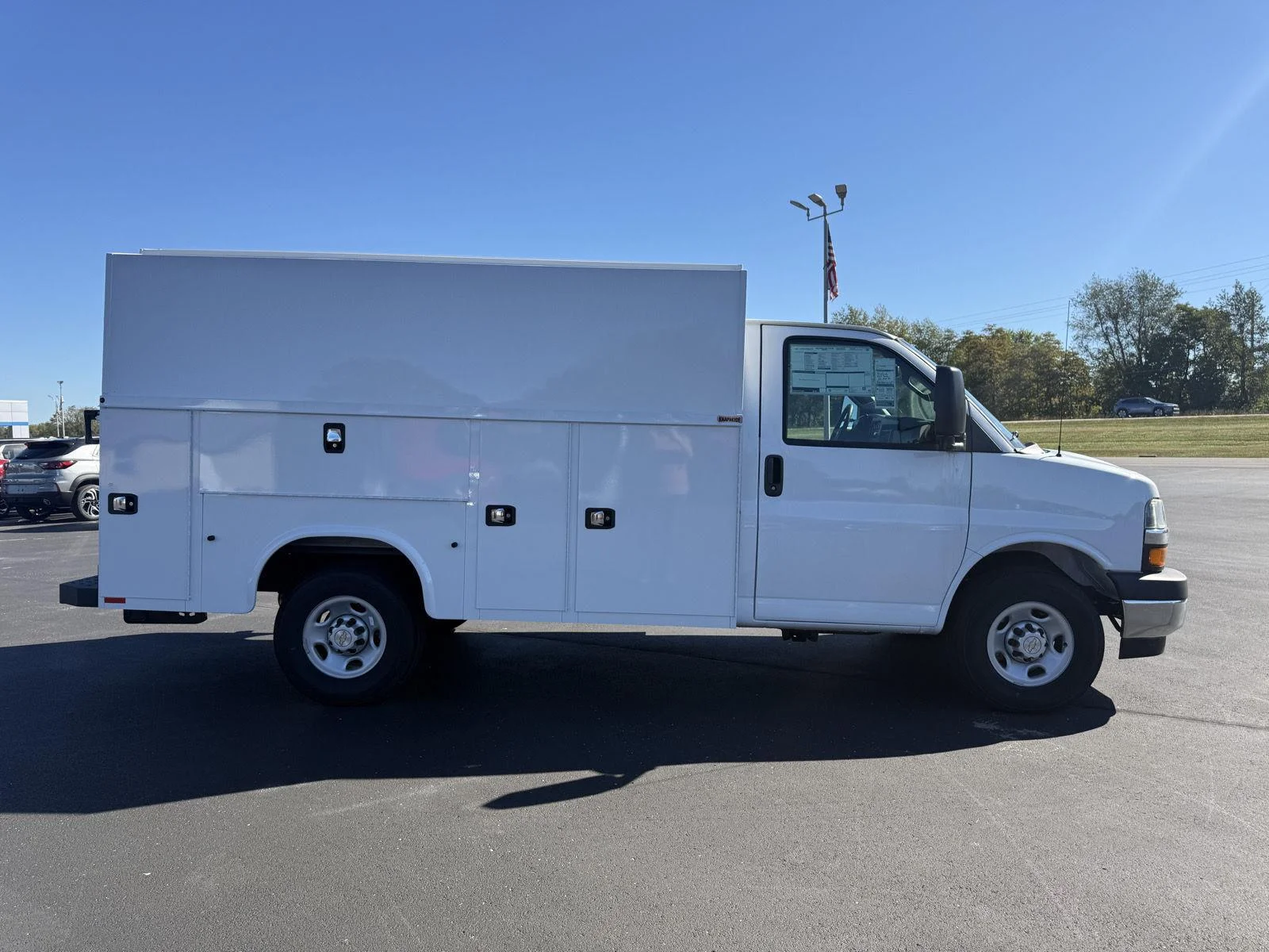 New 2026 Summit White Chevrolet 1WT image 8