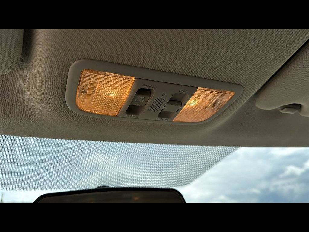 Used 2018  Honda EX image 17